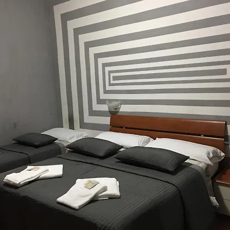 Hi Termini בית הארחה 2*