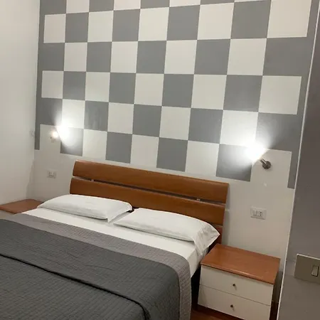 Hi Termini בית הארחה 2*